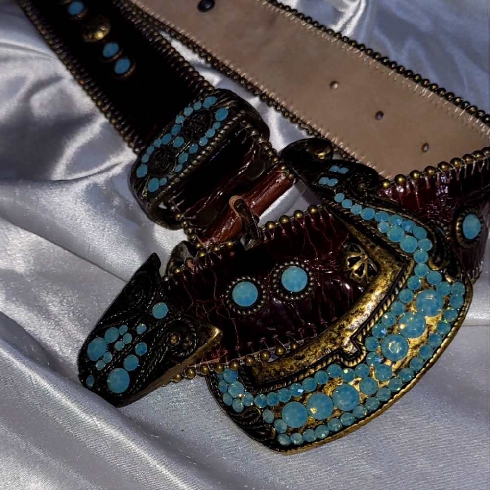 Leatherock Swarovski  Turquoise Crystals, Soft Leather,Scroll Brass Dtls, sz 38